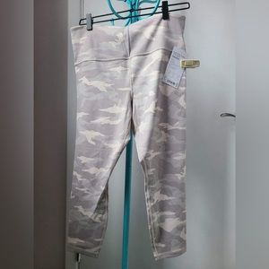 Athleta Elation 7/8 White Camo Leggings Large Petitie